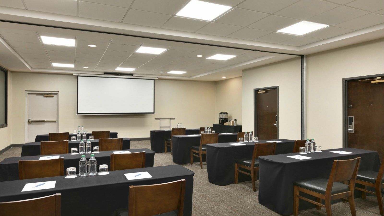 Four Points By Sheraton Raleigh North Perniagaan gambar